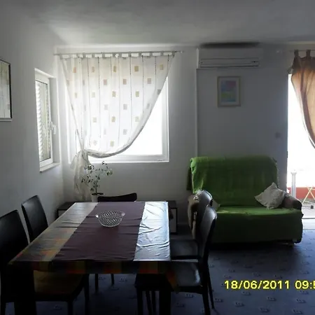 Beachfront Caklje Apartment