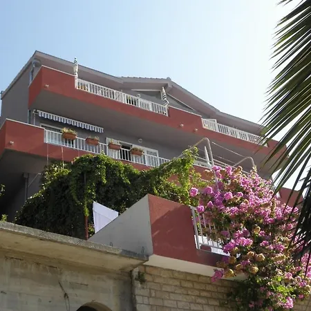 Beachfront Caklje Apartment Podgora (Split-Dalmatia)